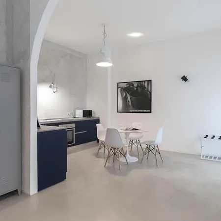 Italianway - Piazza Niccolo Tommaseo 2a * ミラノ
